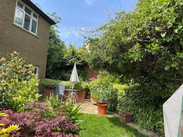 Glendor Gardens, London NW7, 2 bed maisonette to rent, £2,100 pcm | PrimeLocation