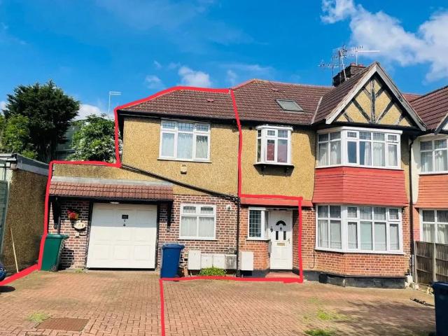 Glendor Gardens, London NW7, 2 bed maisonette to rent, £2,100 pcm | PrimeLocation