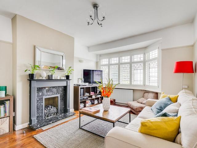 Glendale Drive, London, SW19 7BG, United Kingdom | 3 bed apartment for rent #139070686 | Rentberry