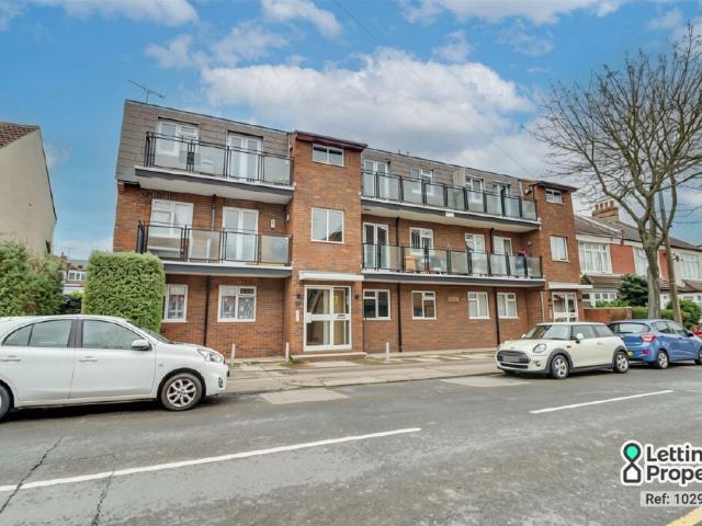 Glendale Gardens, Leigh On Sea, Essex SS9, 2 bed flat to rent, £1,450 pcm | PrimeLocation