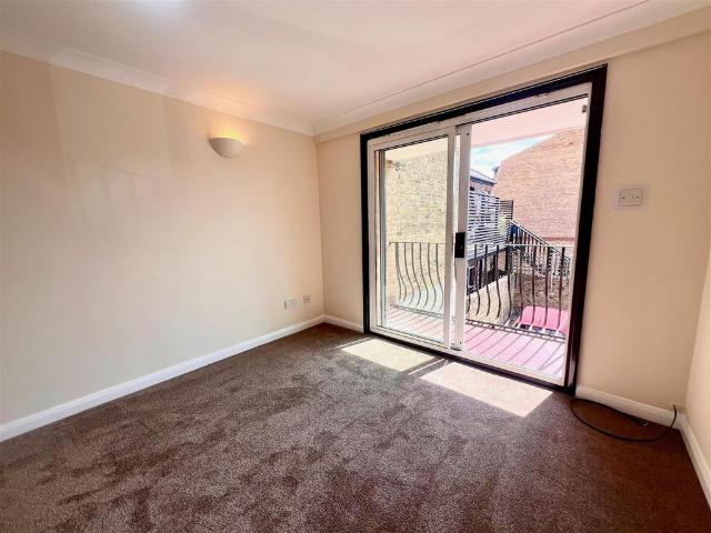 Glendale Mews, 96 Glendale Gardens. 1 bed flat to rent £1,100 pcm £254 pw