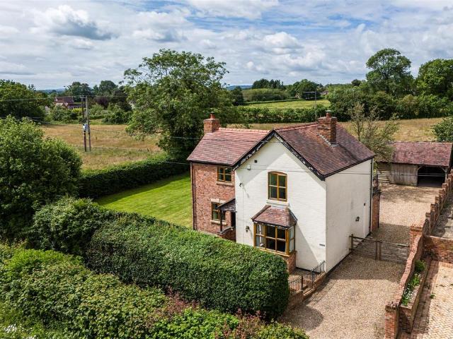 Glendene, Grooms Lane, Kemberton. 4 bed detached house to rent £2,500 pcm £577 pw