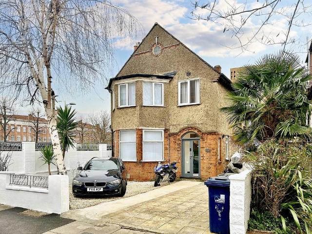 Glendun Road, London W3 4 bed detached house to rent £3,300 pcm £762 pw