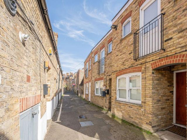 Gleneagle Mews, Streatham, London SW16, 1 bed flat to rent, £1,300 pcm | PrimeLocation