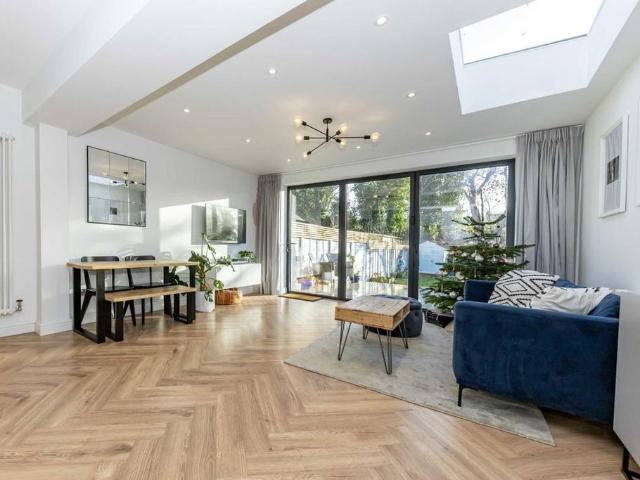 Gleneagle Road, London, SW16 6AY, United Kingdom | 3 bed apartment for rent #138314309 | Rentberry