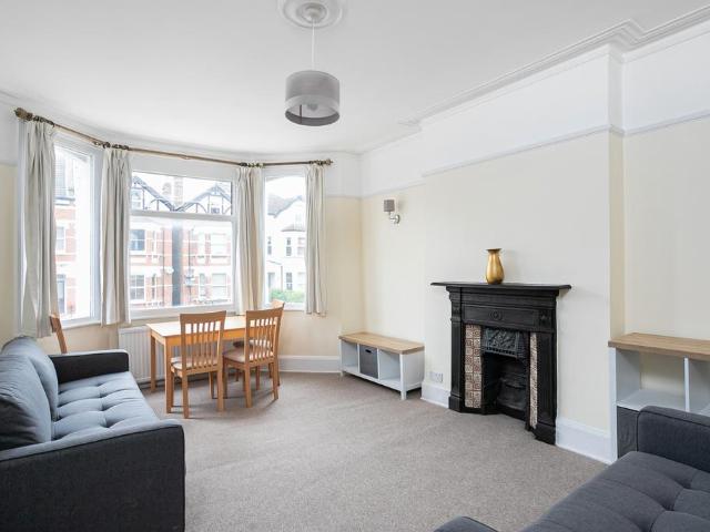 Gleneagle Road, London, SW16 2 bed flat to rent £1,900 pcm £438 pw