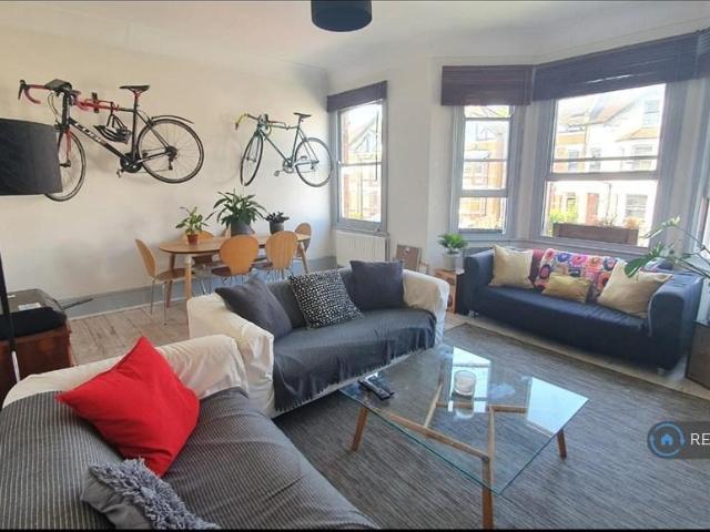 Gleneagle Road, London, SW16 3 bed flat to rent £2,950 pcm £681 pw
