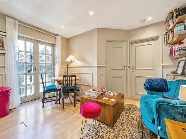 Gleneagle Road, Streatham, London, SW16 1 bed flat to rent £1,595 pcm £368 pw