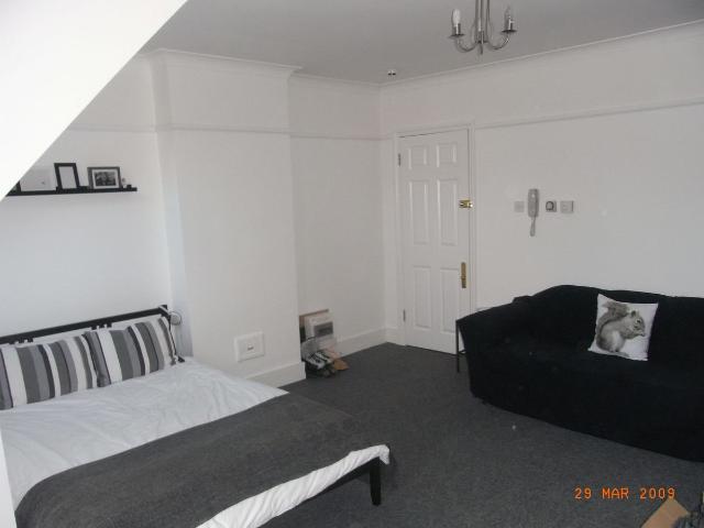 Gleneldon Road, London SW16, 1 bed flat to rent, £1,400 pcm | PrimeLocation
