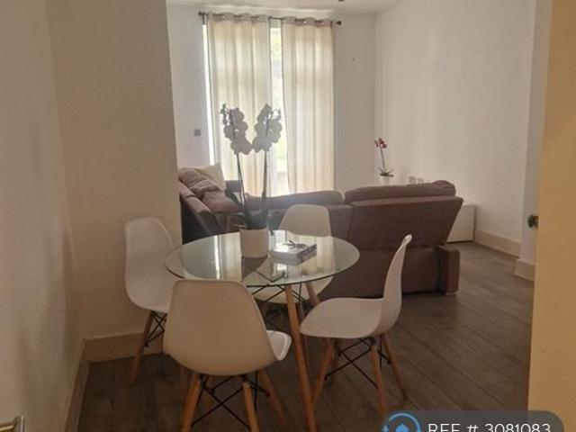 Gleneldon Road, London, SW16 2 bed flat to rent £2,350 pcm £542 pw