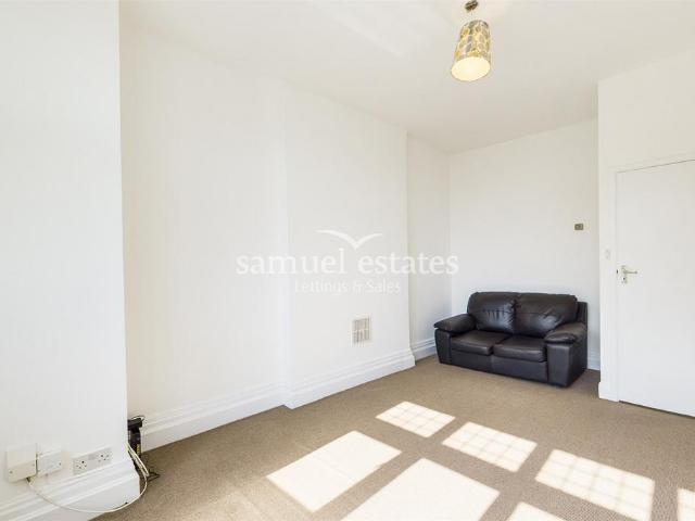 Gleneldon Road, Streatham, SW16 1 bed flat to rent £1,450 pcm £335 pw