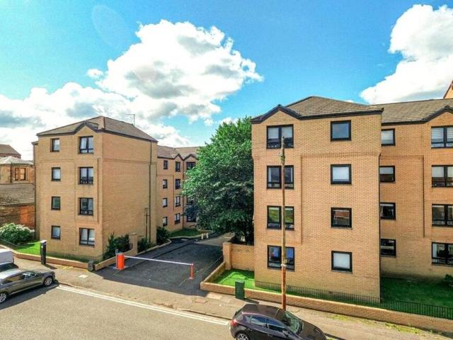 Glenfarg Street, Glasgow, G20 2 bed apartment to rent £1,195 pcm £276 pw