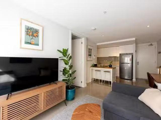 Glenferrie Road