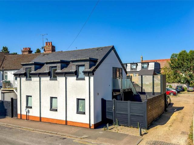 Glenferrie Road, St. Albans. 2 bed apartment to rent £1,695 pcm £391 pw