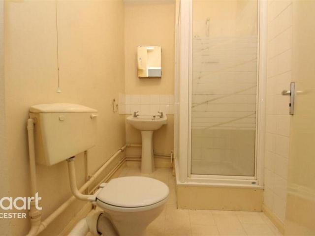 Glenfield Road, LEICESTER 1 bed flat to rent £695 pcm £160 pw