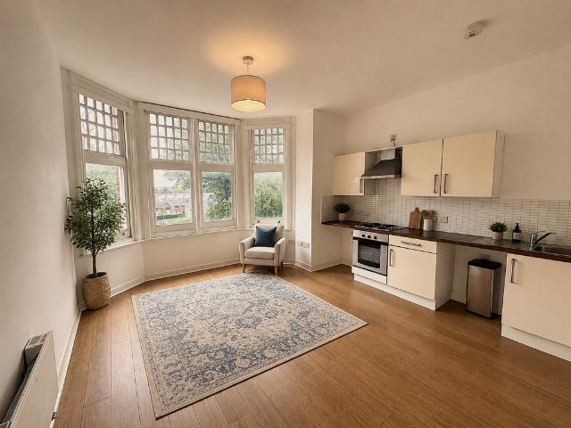 Glenfield Road, Leicester LE3 1 bed flat to rent £725 pcm £167 pw