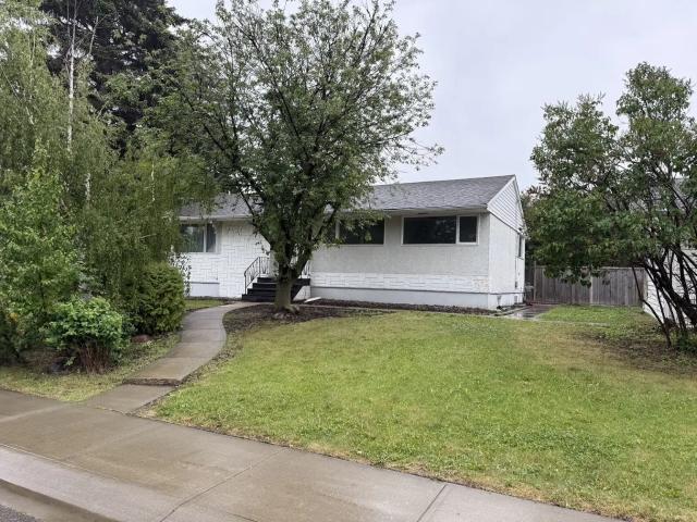 Glenora 3 Bedroom Bungalow with 1.5 baths. 1 car garage stall