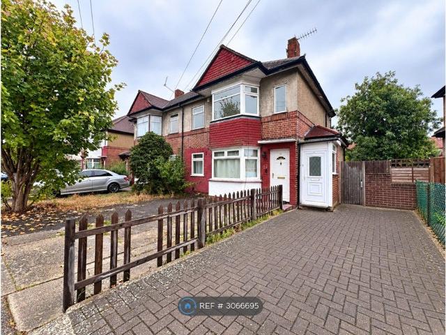 Glenloch Road, Enfield EN3, 2 bed flat to rent, £1,750 pcm | PrimeLocation