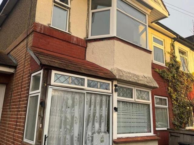 Glenloch Road, Enfield EN3, 2 bed flat to rent, £1,900 pcm | PrimeLocation