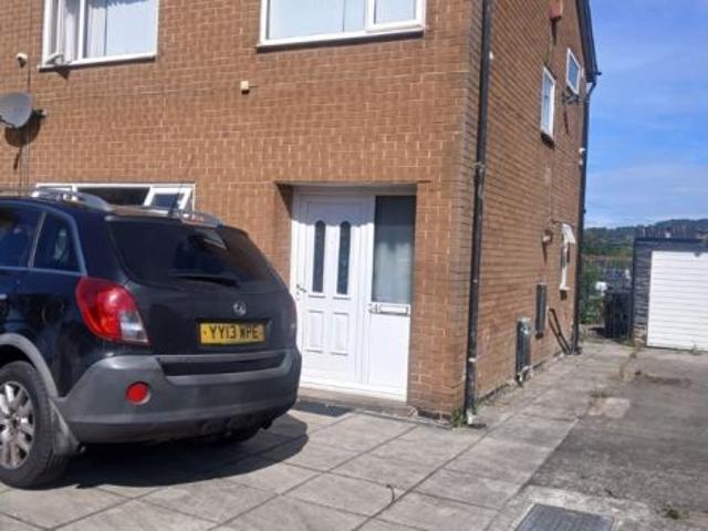 Glenlee Road, Bradford BD7 3 bed house to rent £1,300 pcm £300 pw