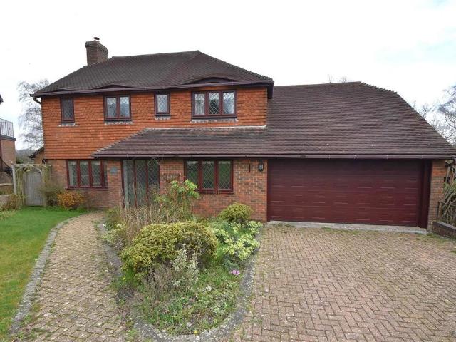 Glenleigh Walk, Robertsbridge 4 bed detached house to rent £2,400 pcm £554 pw