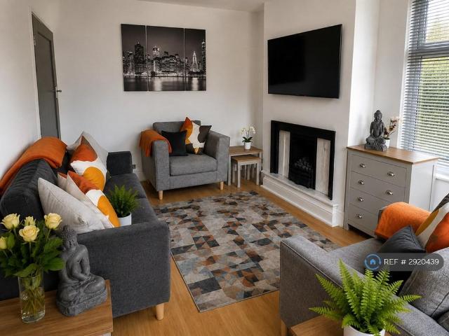 Glenluce Drive, Preston, PR1 3 bed semi detached house to rent £1,400 pcm £323 pw