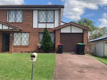 Glenmore Park Townhouse!