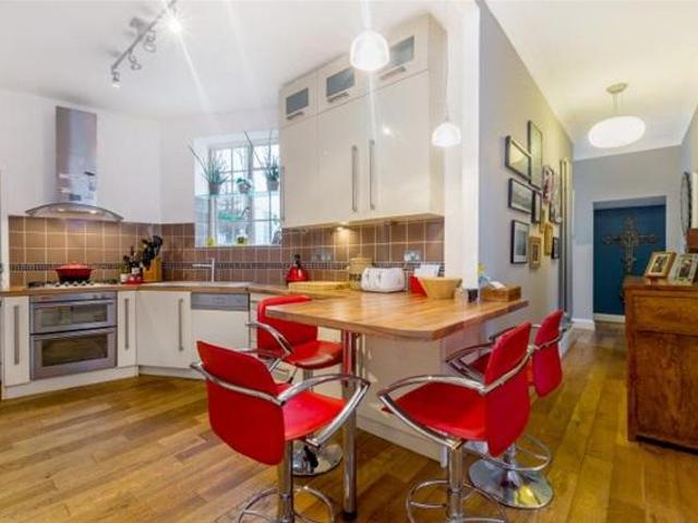 Glenmore Road, Belsize Park 3 bed flat to rent £3,649 pcm £842 pw