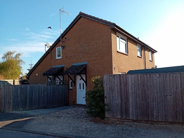 Glenmore Road, Carterton, Oxfordshire OX18, 1 bed semi detached house to rent, £1,000 pcm | PrimeLocation