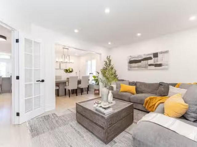 Glenmanor Drive