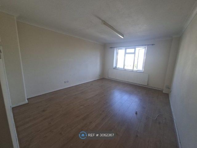 Glenmere, Basildon SS16, 4 bed terraced house to rent, £1,700 pcm | PrimeLocation