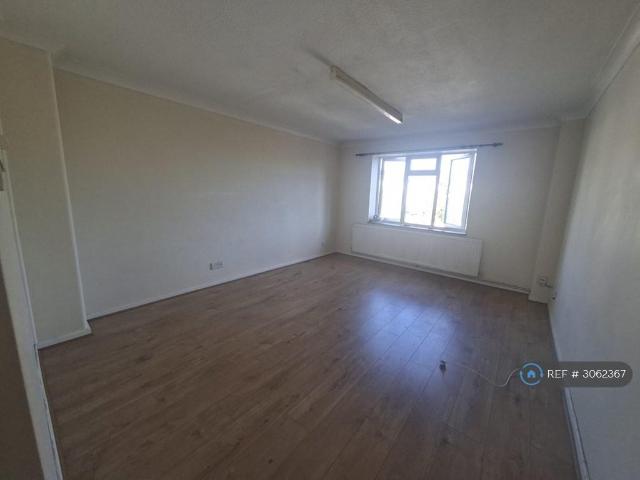 Glenmere, Basildon, SS16 4 bed terraced house to rent £1,700 pcm £392 pw