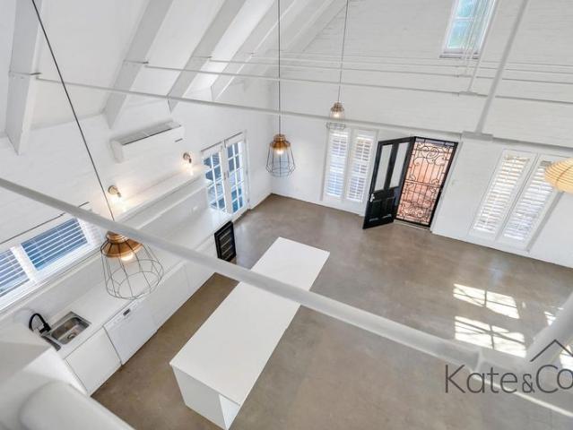 GLENSIDE'S HIDDEN SECRET ARCHITECTURALLY DESIGNED BARN STYLE SANCTUARY