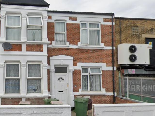 Glenparke Road, Forest Gate, London 3 bed flat to rent £2,450 pcm £565 pw