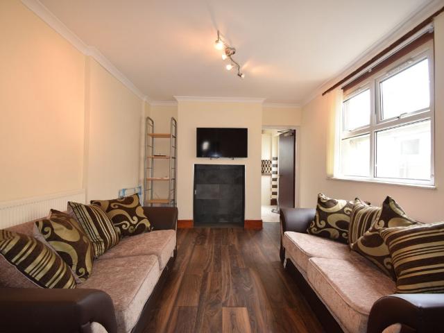 Glenroy Street, Cathays CF24, 6 bed terraced house to rent, £3,060 pcm | PrimeLocation