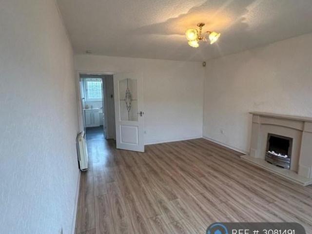 Glenraith Square, Glasgow, G33 2 bed flat to rent £850 pcm £196 pw