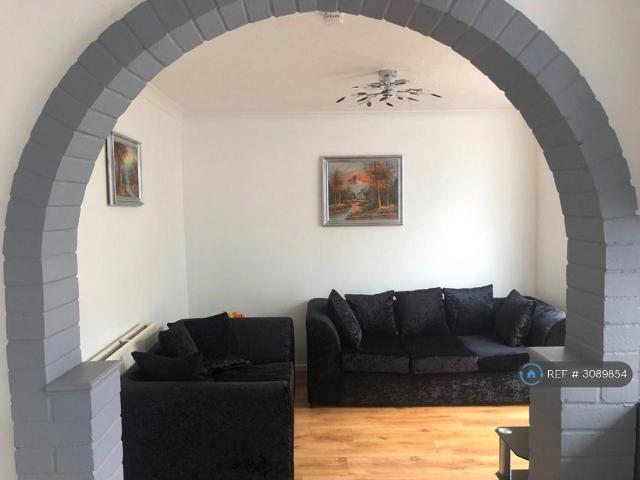 Glenwood, Bracknell, RG12 4 bed terraced house to rent £2,170 pcm £501 pw