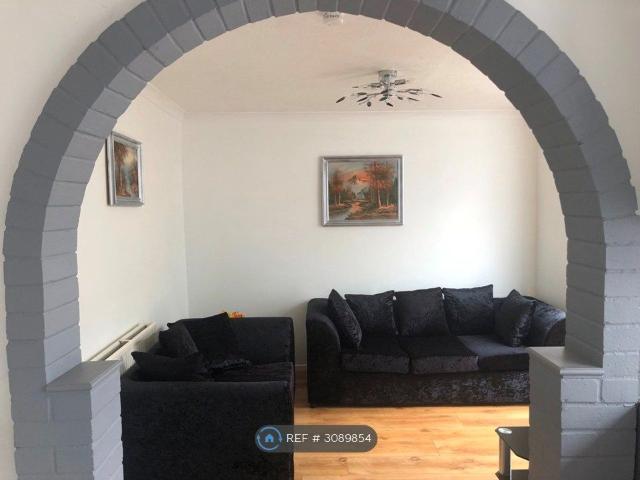 Glenwood, Bracknell RG12, 4 bed terraced house to rent, £2,170 pcm | PrimeLocation