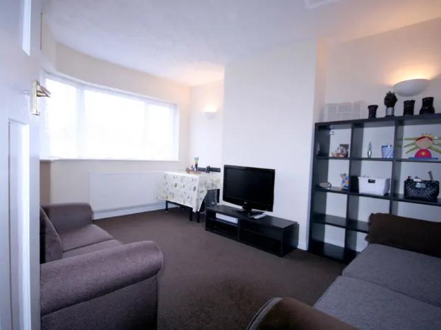 Glenwood Close, Harrow HA1, 2 bed flat to rent, £1,700 pcm | PrimeLocation
