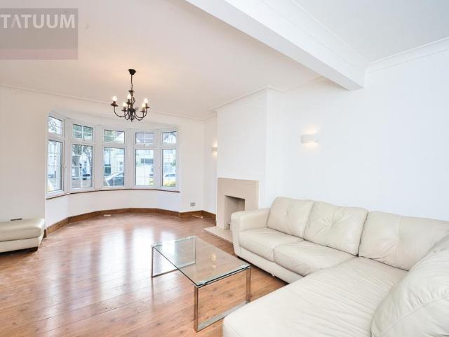 Glenwood Gardens, Gants Hill. 3 bed terraced house to rent £2,650 pcm £612 pw