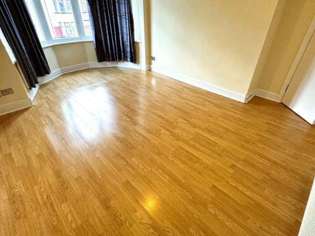 Glenwood Gardens, Ilford IG2 3 bed terraced house to rent £2,295 pcm £530 pw