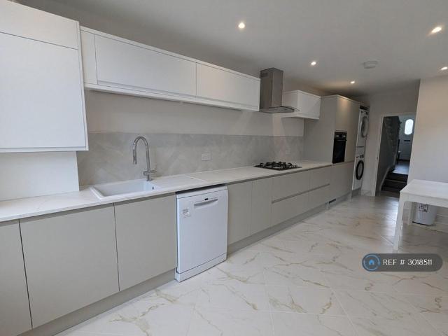 Glenwood Road, London, N15 4 bed detached house to rent £3,350 pcm £773 pw