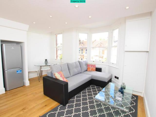 Glenwood Road, London, SE6 4NF 3 bed flat to rent £2,200 pcm £508 pw