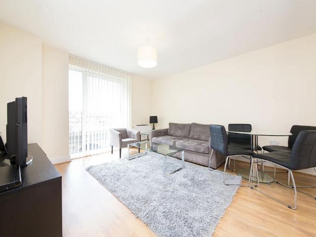 Glenthorne Road, London W6 1 bed flat to rent £2,400 pcm £554 pw