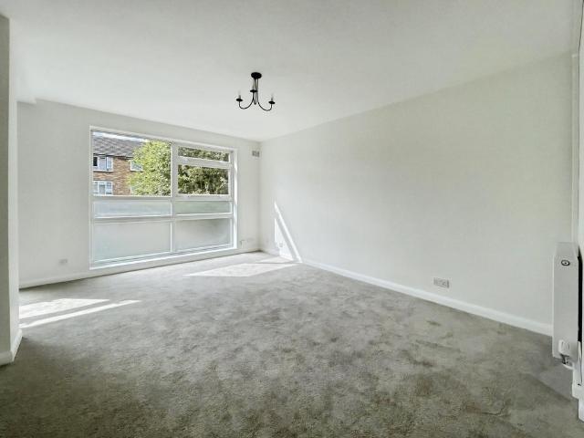 Glenure Road, London SE9 1 bed flat to rent £1,500 pcm £346 pw