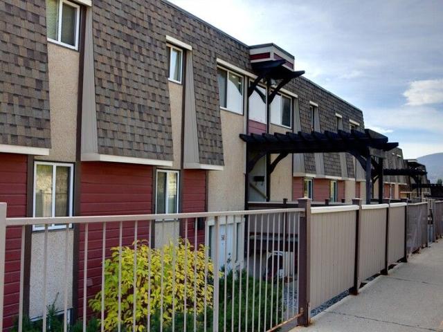 Glenview Gardens 3 Bed + Garage!