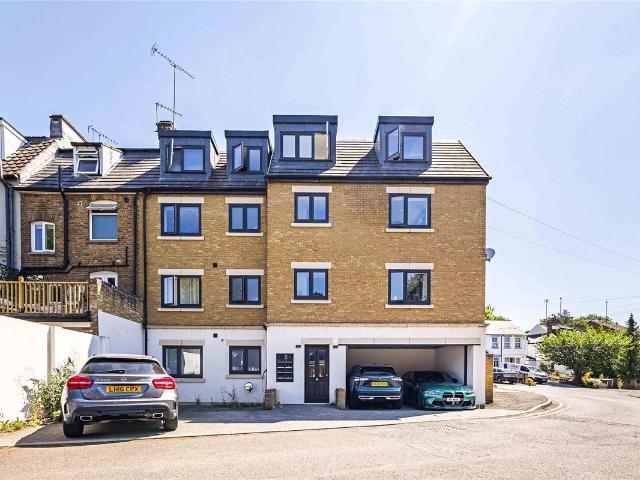 Glenview Road, Hemel Hempstead, Hertfordshire HP1, 2 bed flat to rent, £1,600 pcm | PrimeLocation