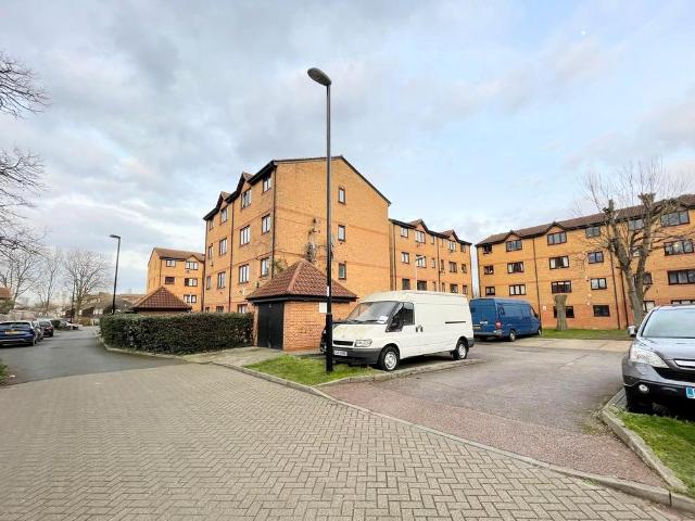 Glenville Grove, London, SE8 2 bed flat to rent £1,950 pcm £450 pw