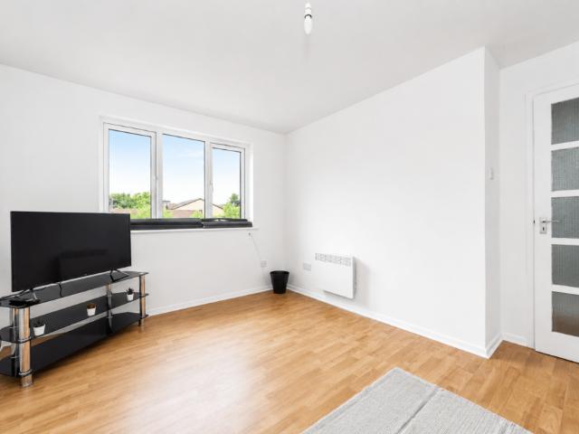 Glenville Grove SE8 1 bed flat to rent £1,650 pcm £381 pw
