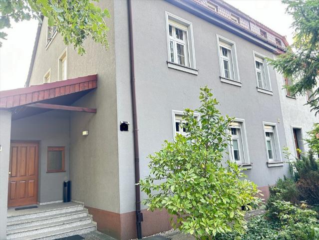 Przestronny dom bliźniak z garażem i altaną w Gliwicach